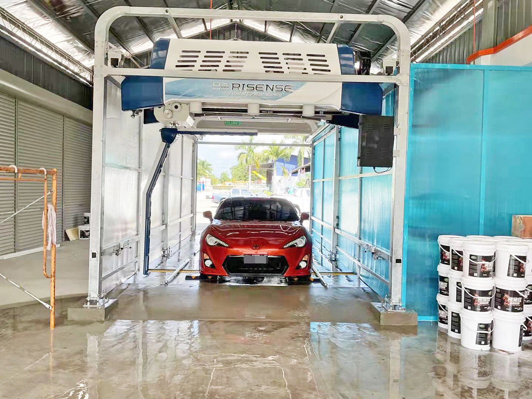 360 équipement de lavage de voiture sans contact avec une puissance de sortie de 42 kW et un système de pulvérisation sans essuie-glace