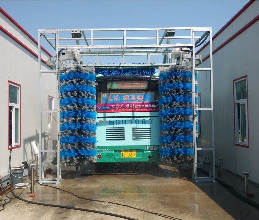 3 brosses machine automatique de lavage de voiture avec sèche-air Taille 2150*4680*5200mm
