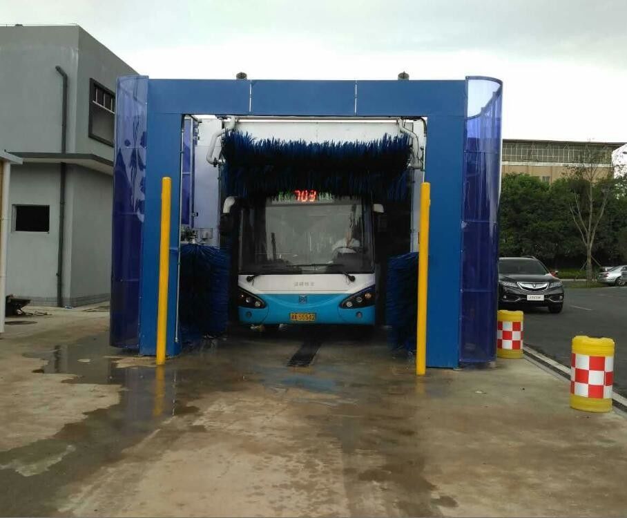 3 brosses machine automatique de lavage de voiture avec sèche-air Taille 2150*4680*5200mm